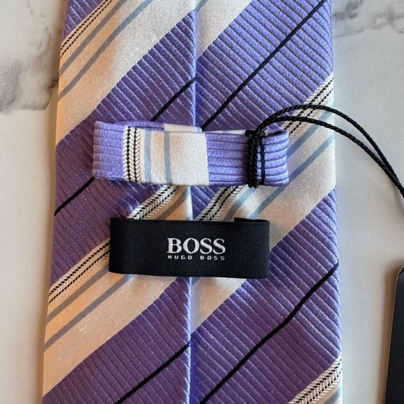 Hugo Boss Men’s Tie NWT Adult standard Size - purple/white stripe - Picture 4 of 7